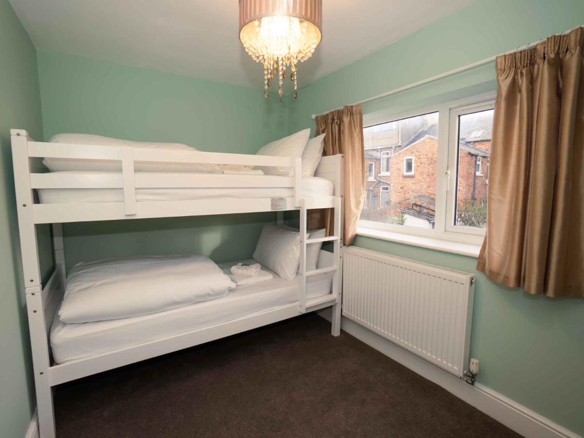 Pass The Keys Newly Renovated 2 Bedroom Apartment And Free Parking Scarborough Exterior foto