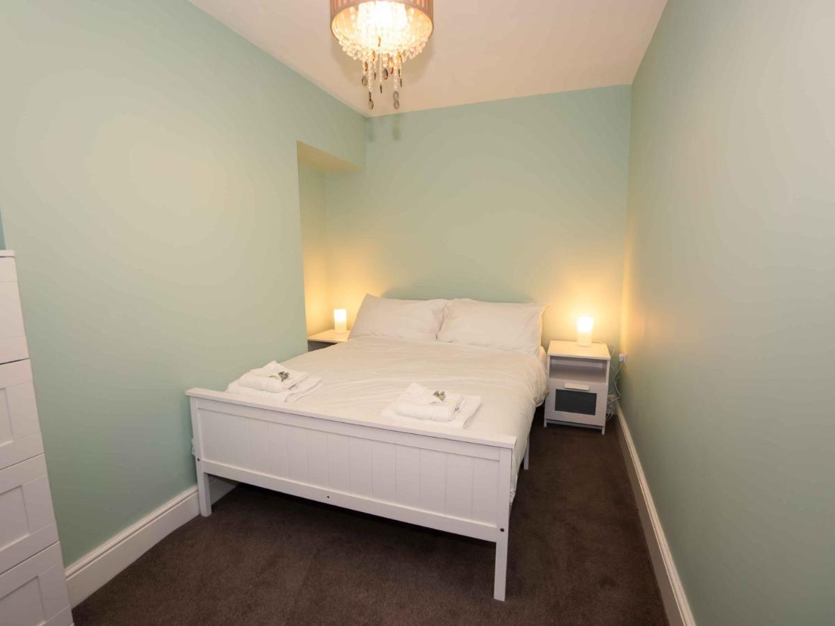 Pass The Keys Newly Renovated 2 Bedroom Apartment And Free Parking Scarborough Exterior foto